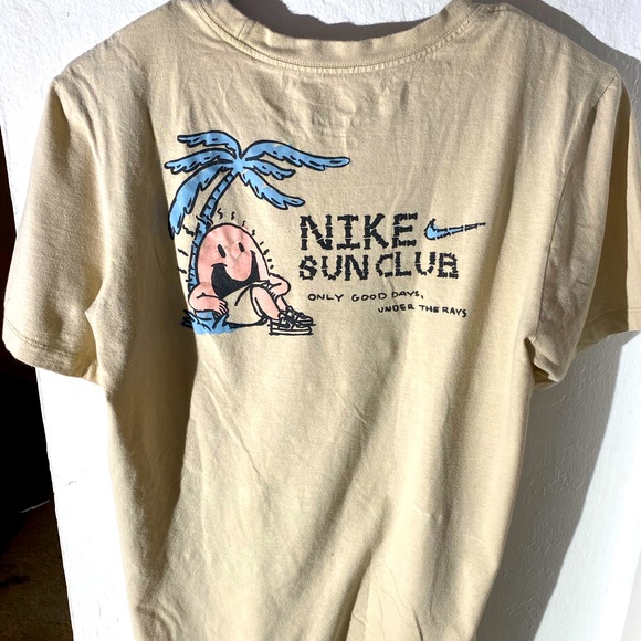 Nike T-Shirt - Picture 1 of 3